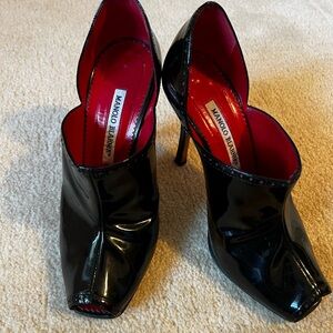 Manolo Blahnik Aniro Black Patent Bootie EU 38 1/2